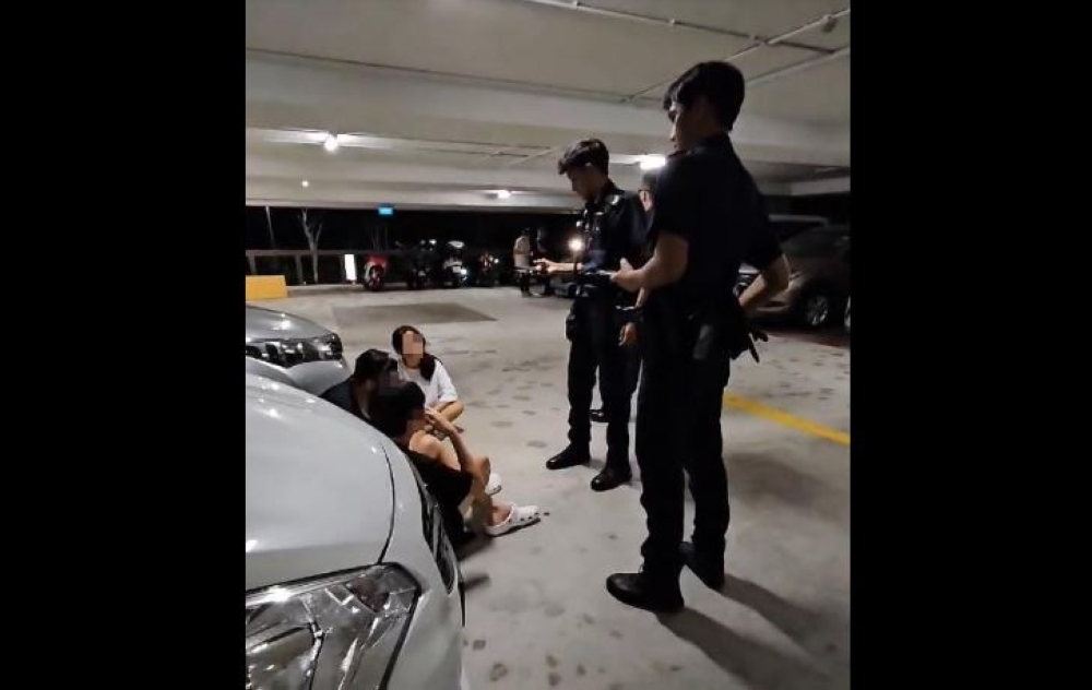 Six teenagers have been arrested for allegedly stealing a car from a parking lot in Sengkang and taking it for a joyride. — Picture via Facebook/Shin Min Daily News