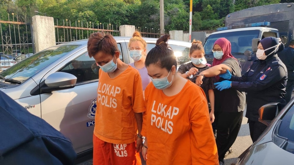 Two of the three Vietnamese suspects, who are alleged to be involved in kidnapping case, being escorted at the Johor Baru courthouse compound October 30, 2024. — Picture by Ben Tan