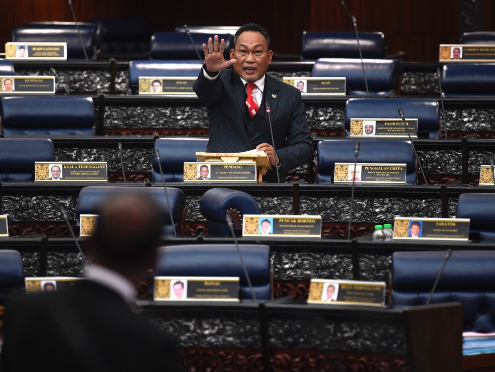 File picture of Datuk Awang Hashim at the Dewan Rakyat, July 25, 2022. The Pendang MP falsely claimed that MACC said RM94 million was found in a former minister's home. — Bernama pic