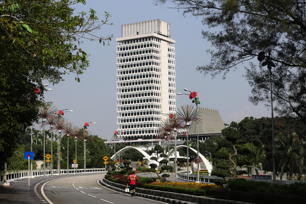 The method for determining the T15 group, the search efforts for flight MH370 and measures taken by the government to address delays in flood mitigation projects will be among the highlights of today’s Dewan Rakyat sitting. — Picture by Yusof Mat Isa