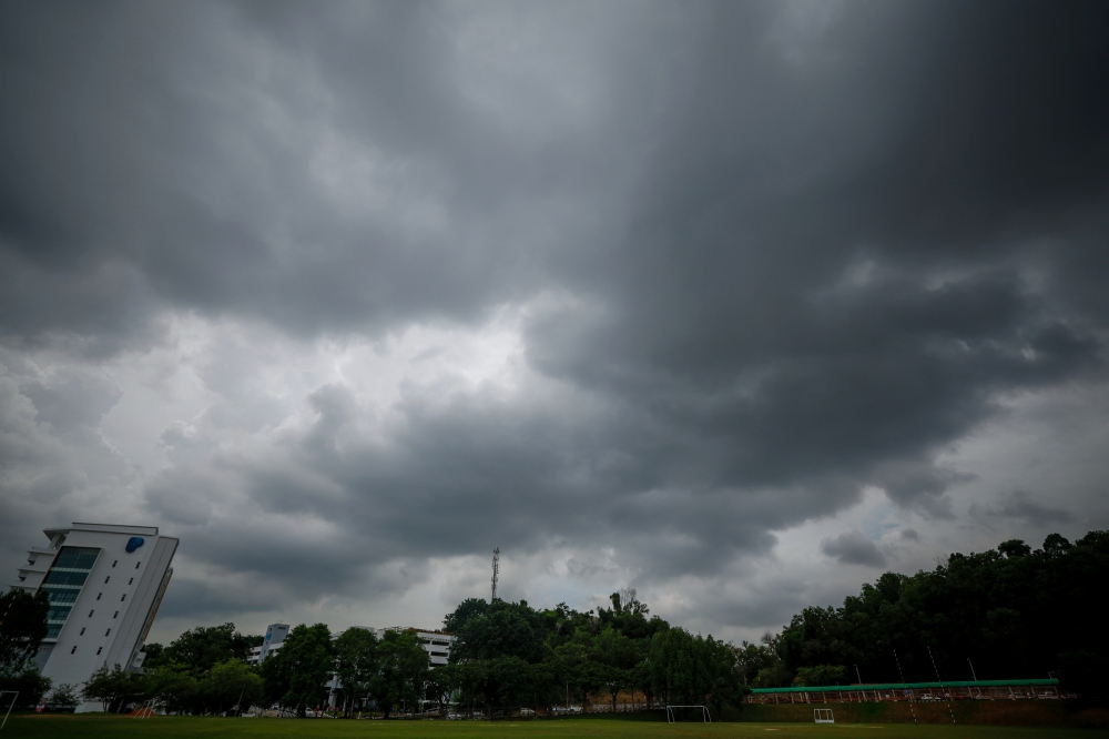 The public is reminded to always be attentive to current weather conditions and obey instructions of the authorities for their safety and that of their families following the start of the monsoon season today. — Bernama pic