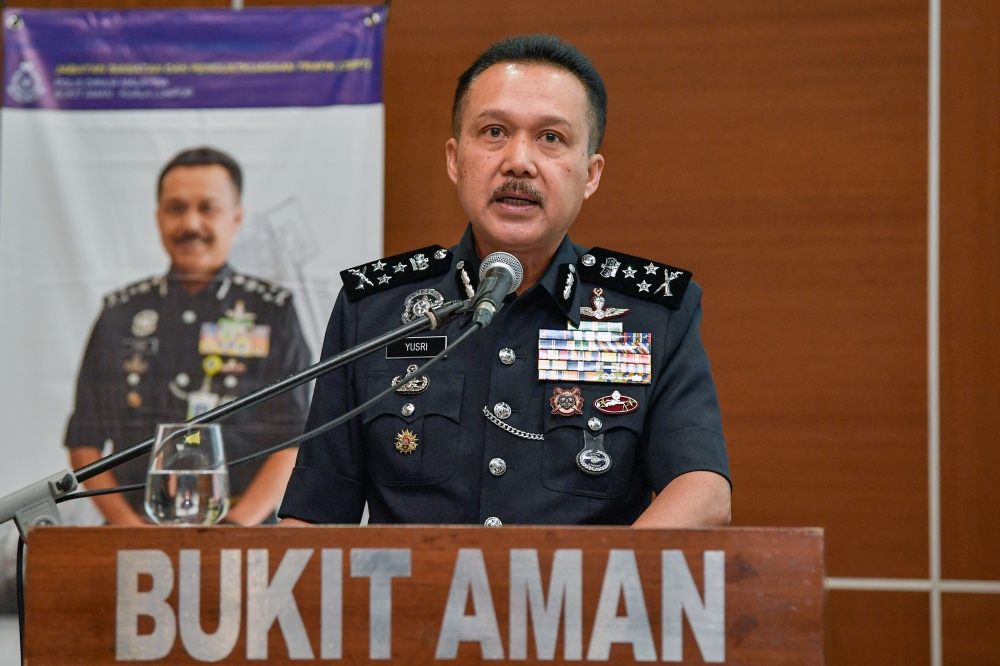 Bukit Aman Traffic Investigation and Enforcement Department (JSPT) director Datuk Seri Mohd Yusri Hassan Basri said a total of 6,013 accidents with 60 deaths, were recorded for four days, beginning October 31, throughout the Deepavali celebration. — Bernama pic 