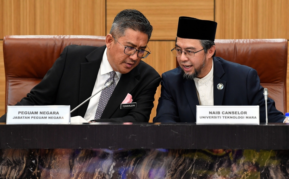 Attorney General Tan Sri Ahmad Terrirudin Mohd Salleh (left) will be retiring on November 11. — Bernama pic