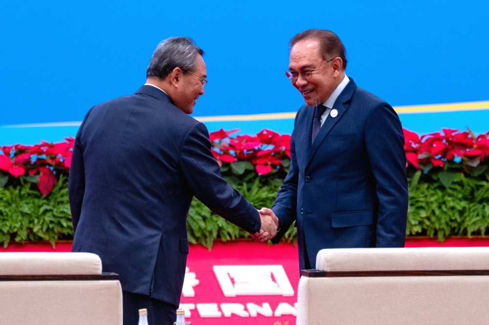 Premier Li Qiang, in a meeting with Malaysian Prime Minister Anwar Ibrahim, said China is willing to “improve the layout of cooperation” with Malaysia in various fields, and to promote further visa facilitation. — Bernama pic