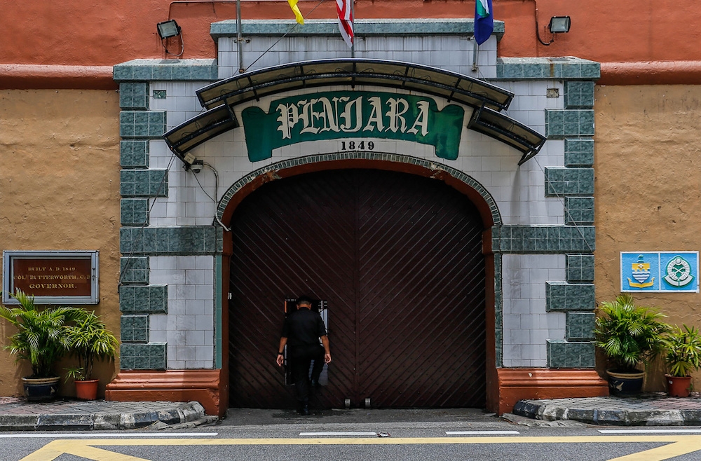 The Prisons Department explained that overcrowding in prisons, particularly in urban areas, has put significant strain on facilities, with 19 out of 43 correctional institutions exceeding 20 per cent of their capacity. — Picture by Sayuti Zainudin