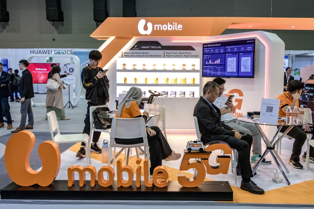 Last week, MCMC announced that the second 5G network in Malaysia will be implemented by U Mobile. — Picture by Firdaus Latif