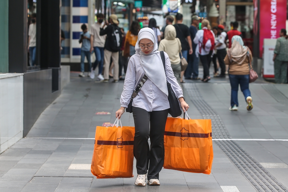 Chief Statistician Datuk Seri Mohd Uzir Mahidin attributed this growth largely to gains in the wholesale and retail trade while noting a decline in the motor vehicle sub-sector. — Picture by Yusof Mat Isa