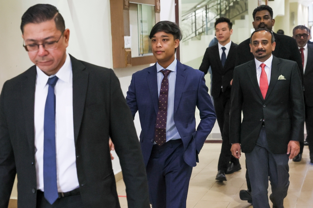 Pahang royal Tengku Eddie Akasya Tengku Abd Rahman (in blue) arrives at the Kuantan Magistrates Court to be charged, on Nov 7, 2024. — Bernama pic