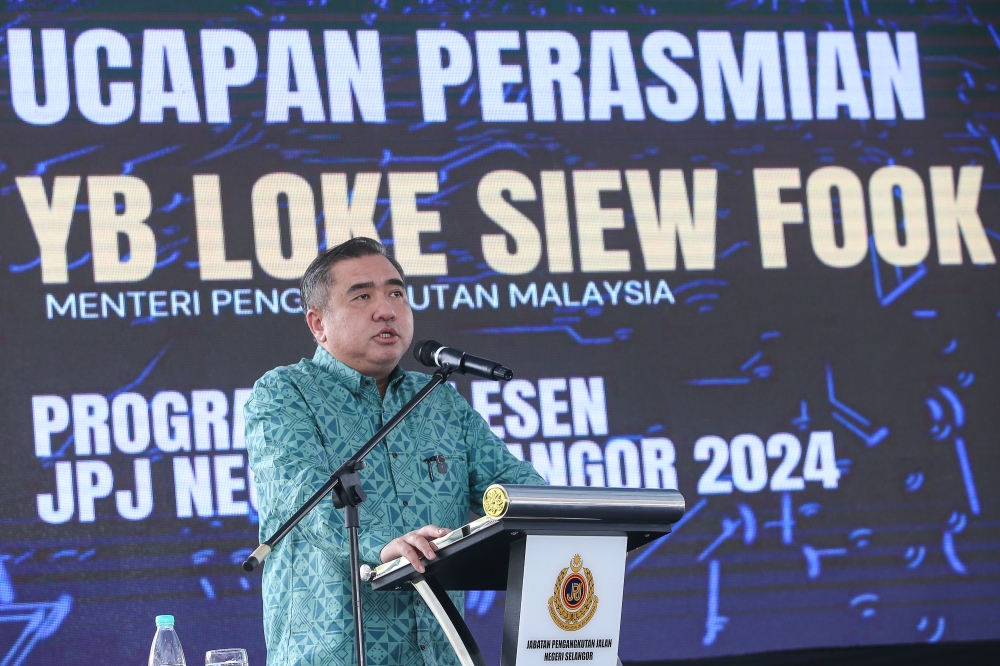 Loke said the decision of whether or not to suspend the express bus company is up to the Land Public Transport Agency (APAD). — Bernama pic