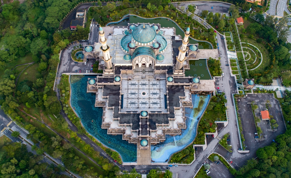 An aerial view of the Federal Territory Mosque in Kuala Lumpur. The disputed land, located in the prime Jalan Duta area known as the ‘Duta enclave’, houses government buildings that include the National Hockey Stadium, the Malaysian Institute of Integrity, the National Archives, the Kuala Lumpur Syariah Court, the Inland Revenue Board building and the Malaysian Anti-Corruption Commission Academy. — Picture courtesy of David ST Loh