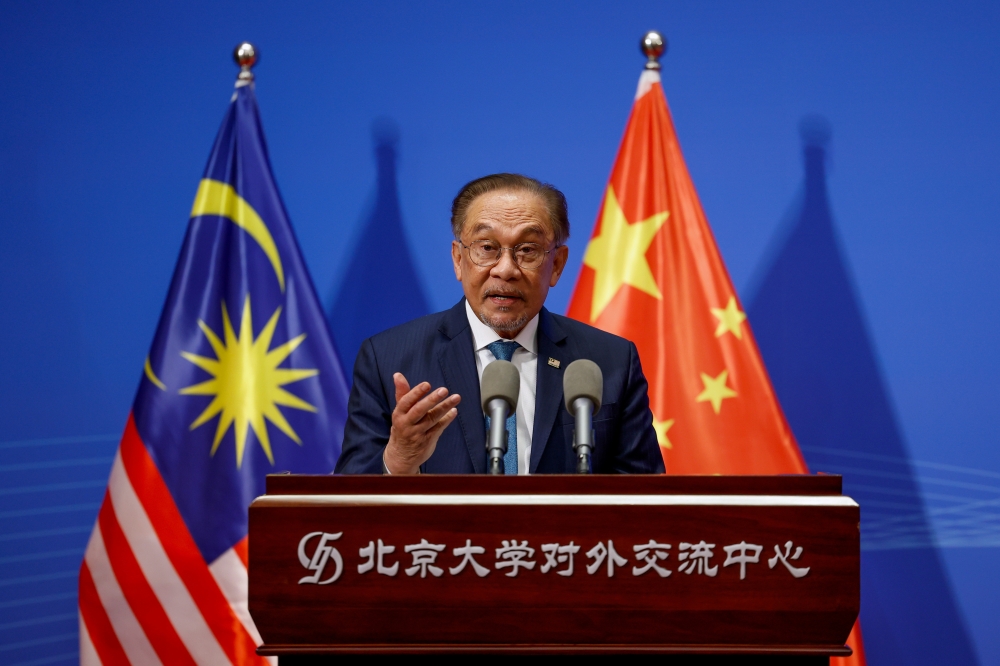 Prime Minister Datuk Seri Anwar Ibrahim reaffirmed Malaysia’s commitment to strengthening collaboration with China, emphasising both trade and broader global objectives. — Bernama pic