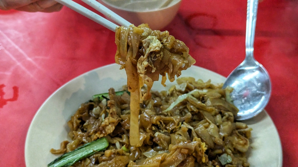 The dry fried ‘hor fun’ is also pretty good, and goes really well with the ‘belacan’