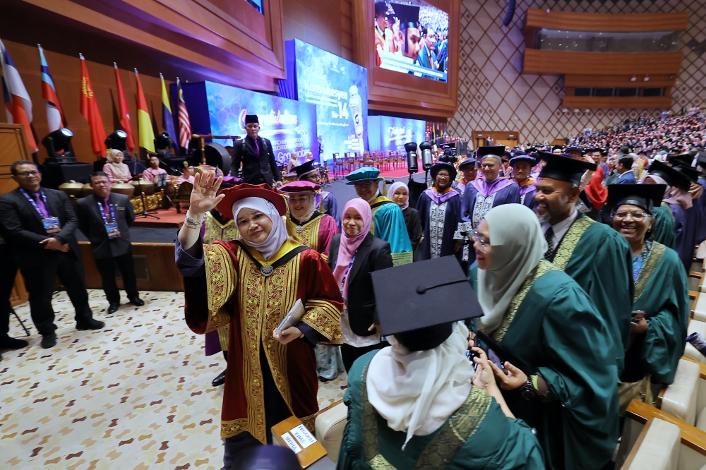 Education Minister Fadhlina Sidek attends the 14th Convocation Ceremony of the Institute of Teacher Education (IPG) at the Putrajaya International Convention Centre (PICC). — Bernama pic