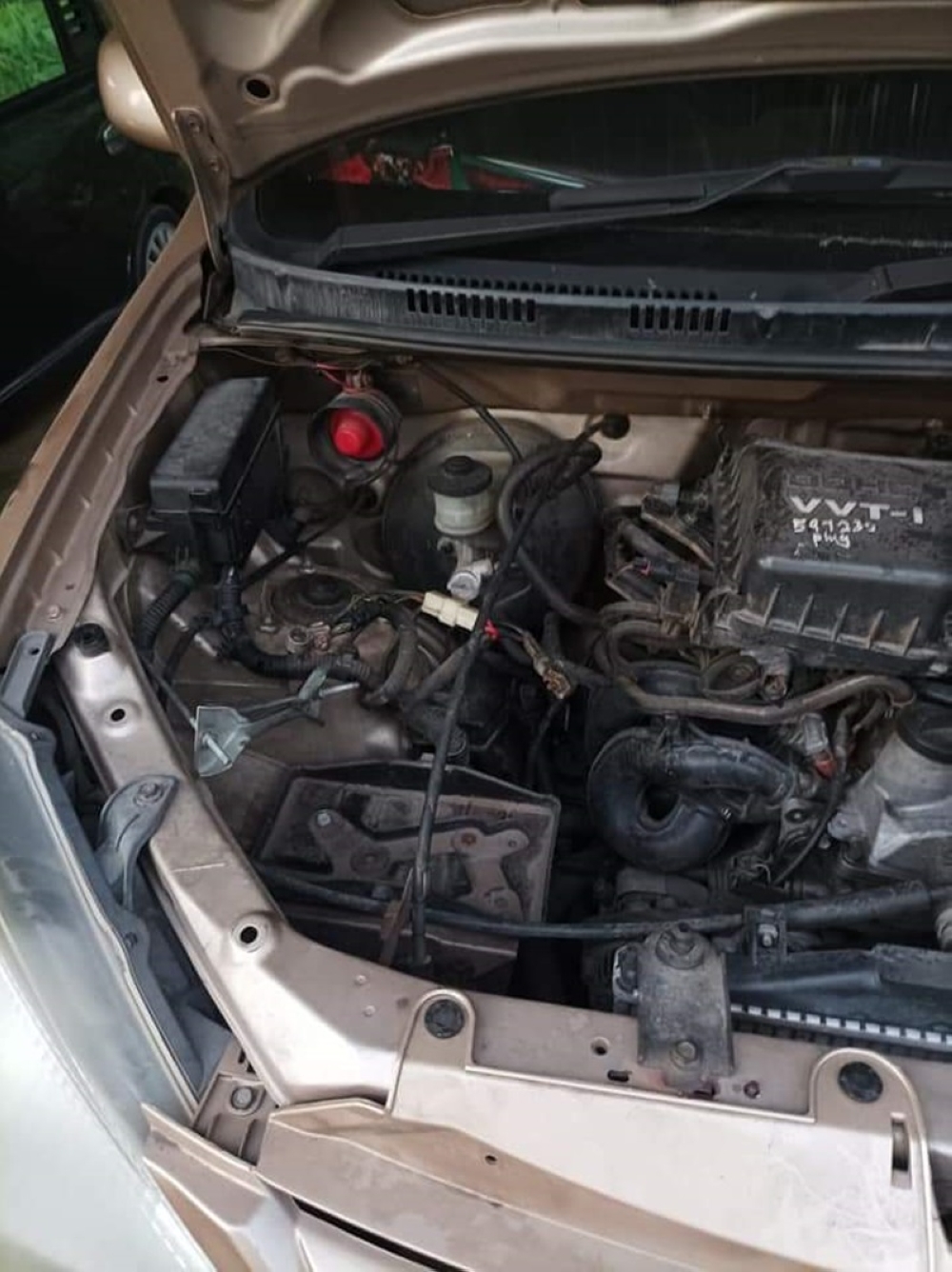 Another car that had its battery stolen. The police are investigating incidents involving the breaking of car windows and battery theft involving 11 cars in Kampung Desa Bajau, Jalan Tengah Nipah in Lahad Datu on Thursday. — Picture courtesy of Royal Malaysia Police