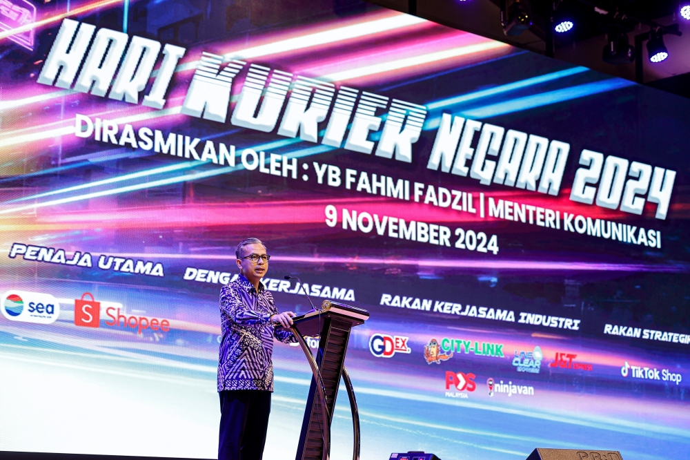 Communications Minister Fahmi Fadzil delivers a speech during the launch of the 2024 National Couriers Day in Cyberjaya November 9, 2024. — Bernama pic