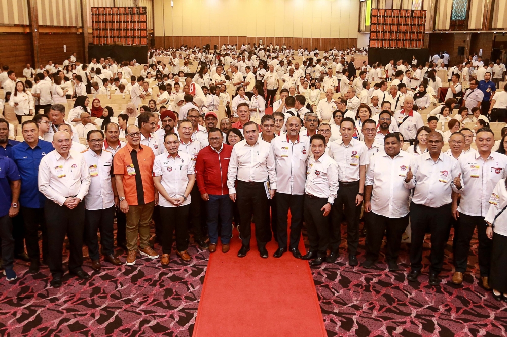 DAP secretary-general Anthony Loke (front row, sixth from left) poses with the party’s talents and political allies during the Selangor DAP Convention at the Ideal Convention Centre in Shah Alam on November 10, 2024. — Picture by Sayuti Zainudin