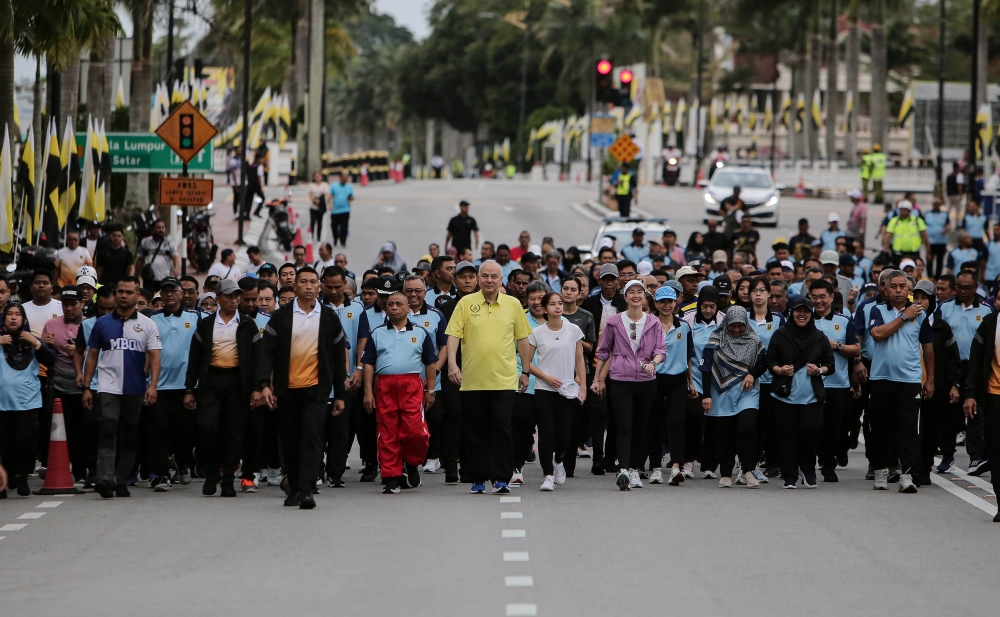 The Sultan of Perak Sultan Nazrin Shah, and Raja Permaisuri Perak Tuanku Zara Salim, joined over 12,000 participants in the Sultan of Perak's Birthday Run at Dataran Pavilion today. — Bernama pic