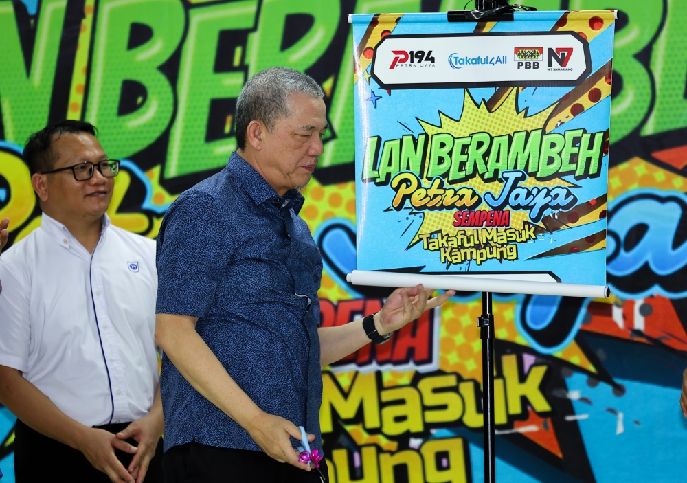 Fadillah (right) officiates the ‘Takaful Masuk Kampung’ programme at Kampung Samariang Batu near Kuching, Sarawak on November 10, 2024. — Bernama pic