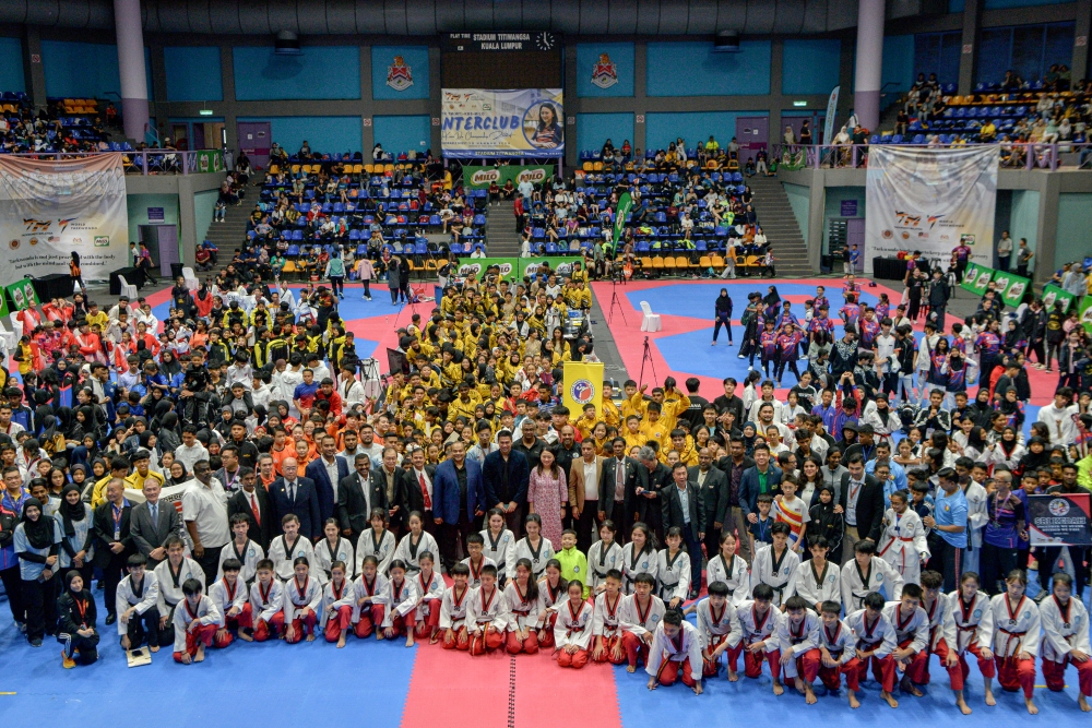 Youth and Sports Minister Hannah Yeoh (centre) poses with taekwondo athletes at the opening ceremony of the KBS-Milo Interclub Taekwondo Championship at Titiwangsa Stadium November 10, 2024. — Bernama pic