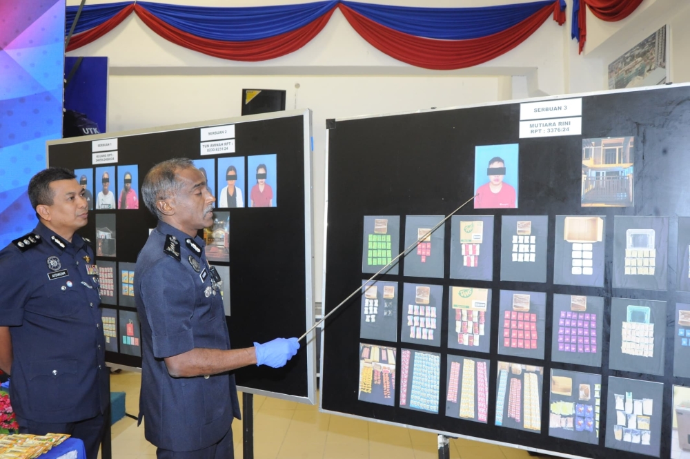 Johor police chief Datuk M. Kumar points to the syndicate’s alleged mastermind, while describing the flow of various synthetic drugs at the Johor police contingent headquarters in Johor Baru November 12, 2024. — Picture by Ben Tan