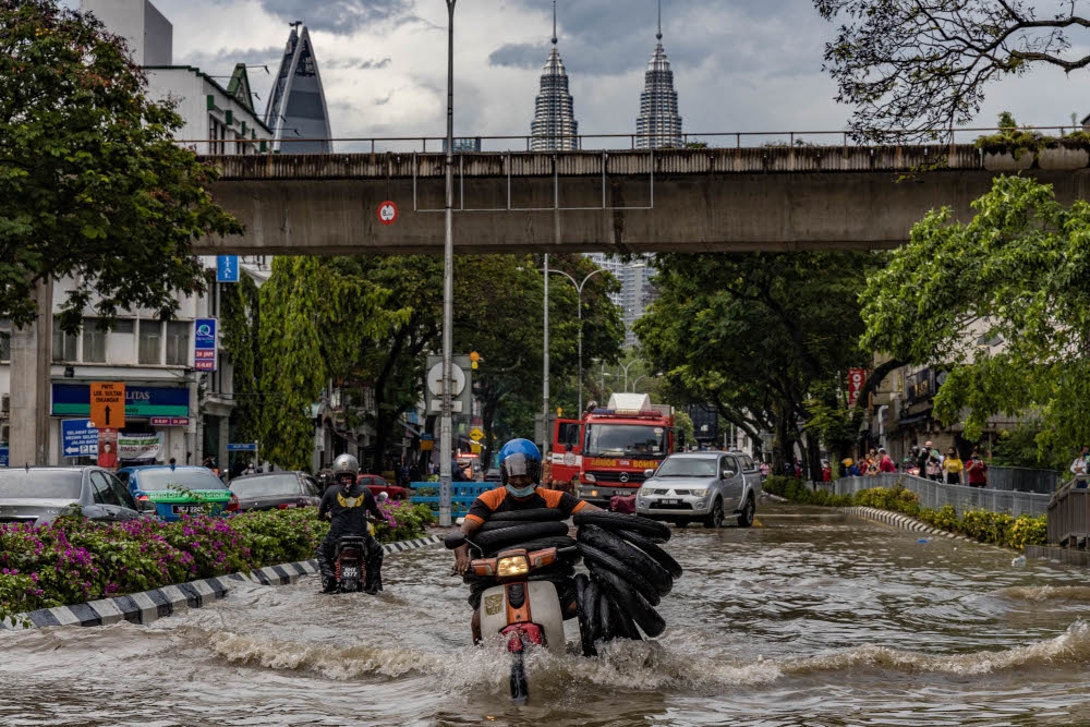 According to the author, the frequency and magnitude of climate change-related hazards such as droughts, wildfires, flash floods, and landslides have left the city and its residents vulnerable to further shocks and stresses. — Picture by Firdaus Latif