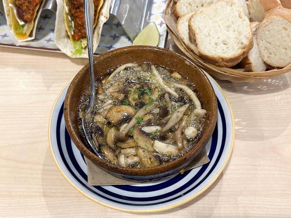 Spanish Clay Sizzlers with Mushrooms is served bubbling away where you dip your bread in the addictive olive oil flavoured with garlic and parsley. — Picture by Lee Khang Yi 