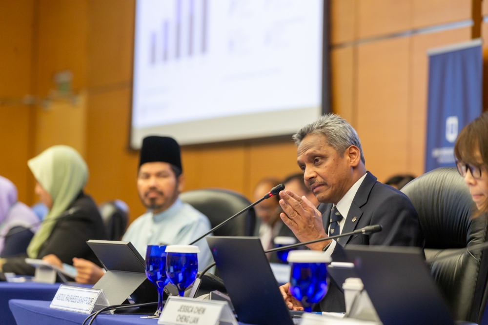 Bank Negara Malaysia Governor Datuk Seri Abdul Rasheed Ghaffour (left) addresses a panel during an economic briefing session at Sasana Kijang in Kuala Lumpur on November 15, 2024. — Picture by Raymond Manuel