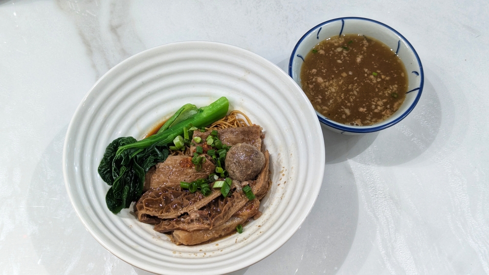 Dry-style beef offal noodles were also very good. — Picture by Ethan Lau