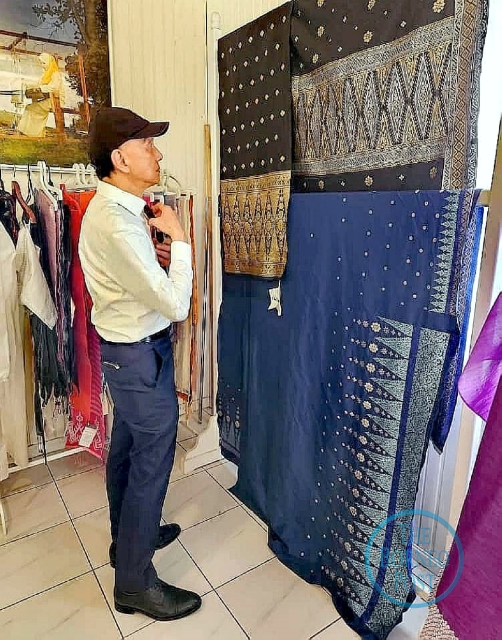 Choo studies a collection of exclusive fabrics at Juma’ani Pavilion in Petra Jaya, near Kuching. — Picture by The Borneo Post/Mohd Faisal Ahmad