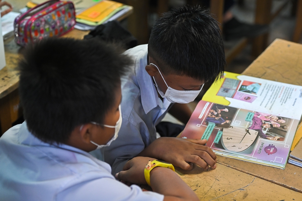 File picture of students on the first day of school January 3, 2023. Graphic designer Rahman Ariff said his son faces bullying in primary school. — Picture by Miera Zulyana