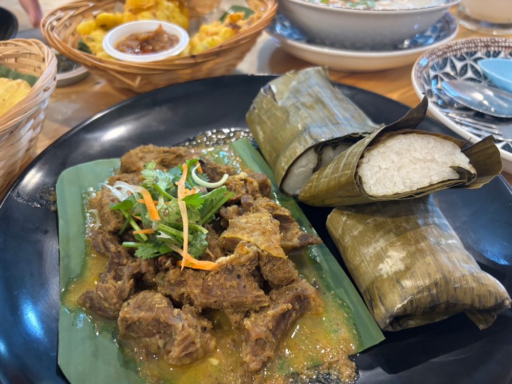 Burasak, also known as buras, is a Bugis version of the ketupat, often eaten with chicken or beef palekko, or serunding. — Picture by Julia Chan 