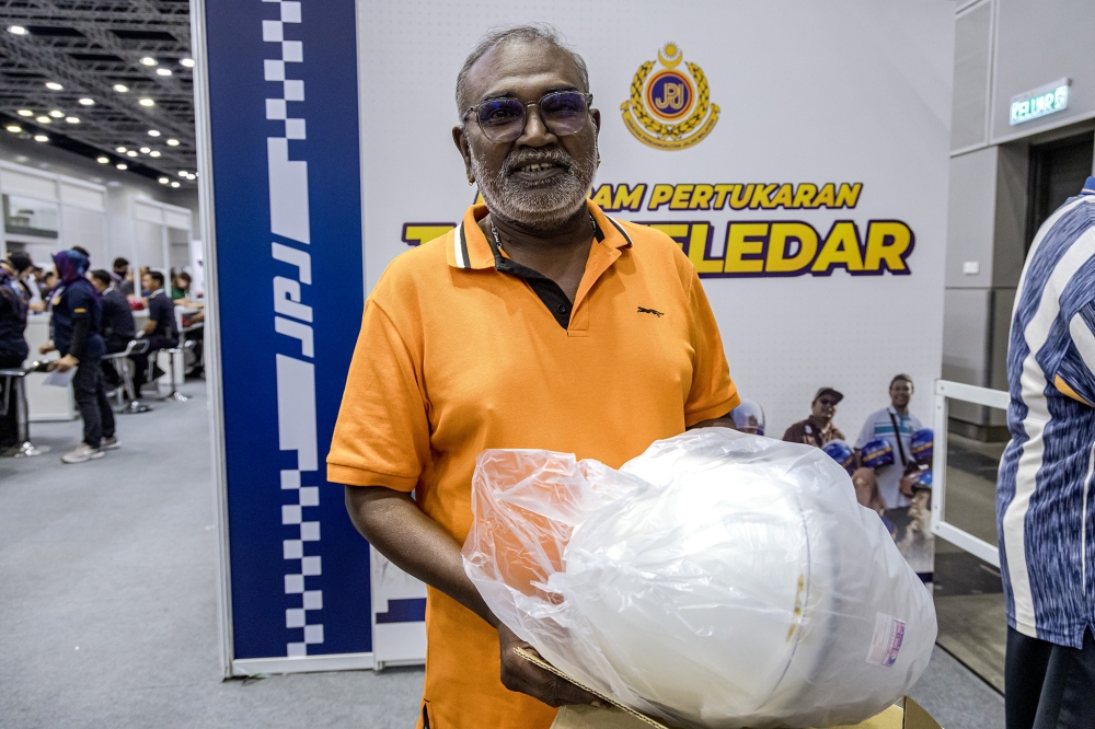 Agilan Ponusamy speaks to Malay Mail at the Helmet Exchange Program during the Madani Government's two-year anniversary event at the Kuala Lumpur Convention Centre on November 22. 2024. — Picture by Firdaus Latif