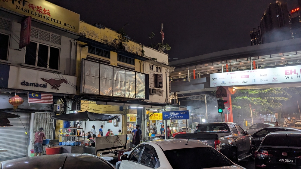 Park along here and turn left at the corner on Restoran Queen’s. — Picture by Ethan Lau