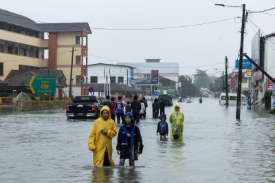 Malaysia’s flood evacuees soar to 140,000 as nine states battle rising waters