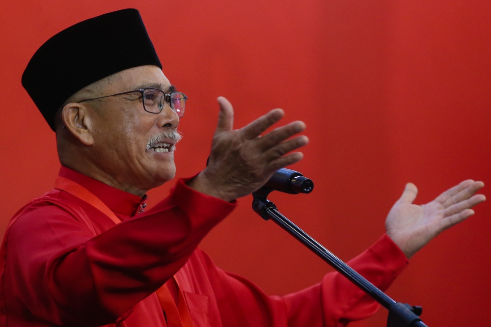 Bersatu vice-president Datuk Seri Dr Ronald Kiandee speaks during the party’s annual general meeting at Ideal Convention Centre (IDCC) in Shah Alam December 1, 2024. — Picture by Yusof Mat Isa