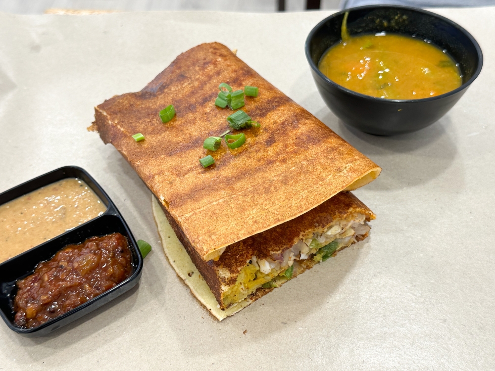 Masala Thosai is served with a twist, where the ‘thosai’ is cut and rolled up to see the potato filling. — Picture by Lee Khang Yi