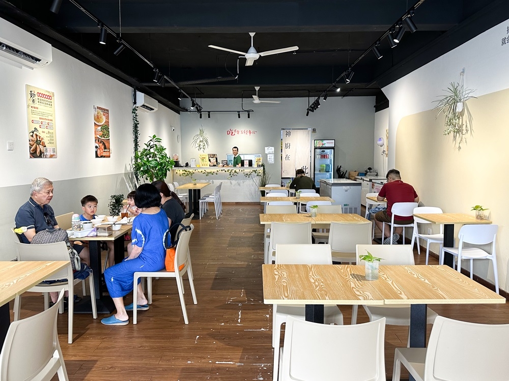 Tucked within PJ Section 14, the place is popular with the office workers during the weekdays and families during the weekend. — Picture by Lee Khang Yi