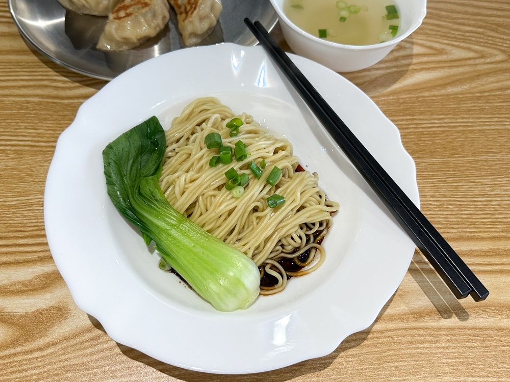 Noodles with Special Sauce is actually ‘al dente’ noodles served with a scallion oil and soy sauce mixture. — Picture by Lee Khang Yi