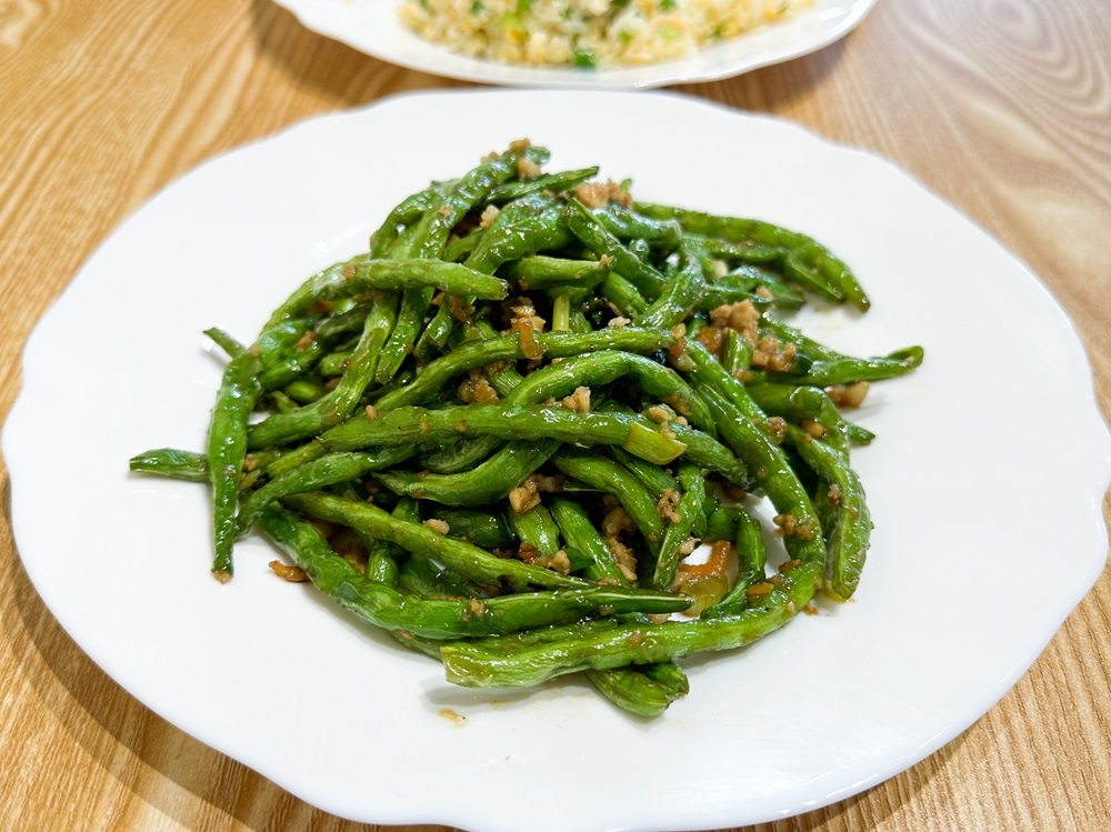 String Beans with Minced Pork is properly blistered yet retaining its bright green hue. — Picture by Lee Khang Yi