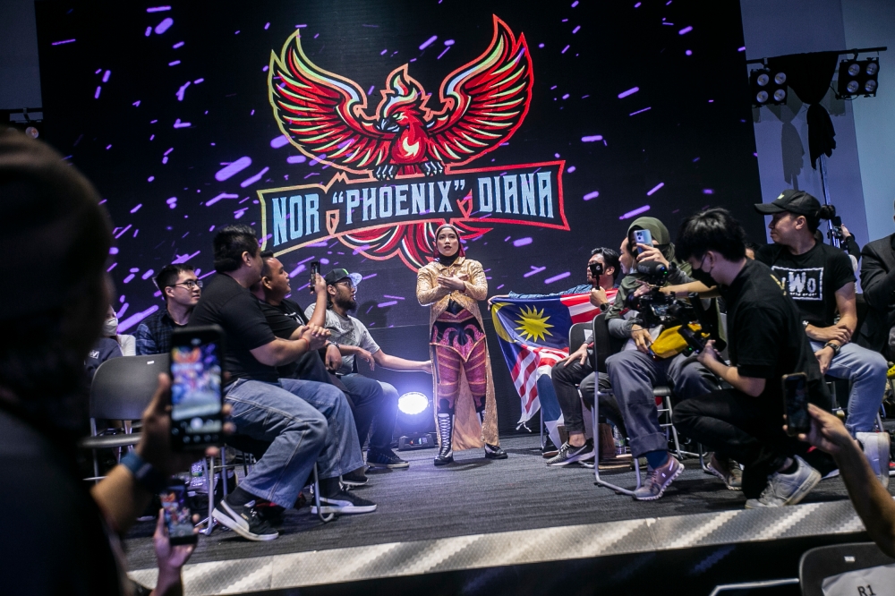 Fans cheer for Nor ‘Phoenix’ Diana after she won the Apac Wrestling Women’s Championship December 11, 2022. — Picture by Hari Anggara