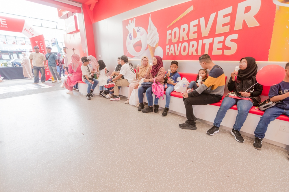 Customers sit and wait for their order numbers at Mixue Kuala Lumpur, September 19, 2024. —Picture by Raymond Manuel