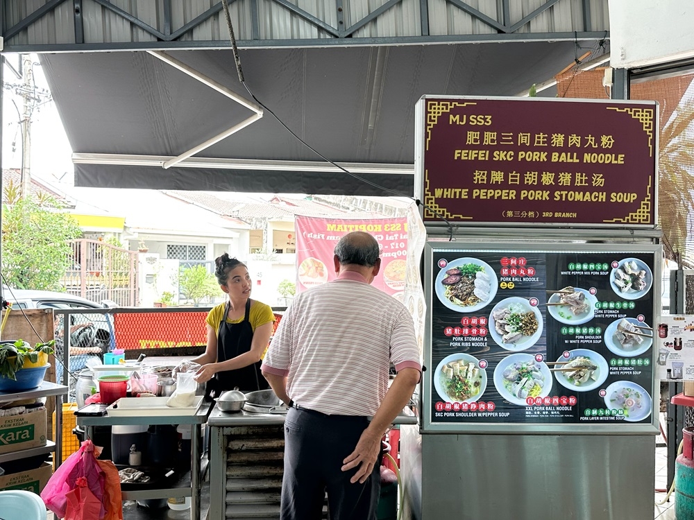 Look for the SKC Pork Ball Noodles stall near the entrance of the restaurant. — Picture by Lee Khang Yi