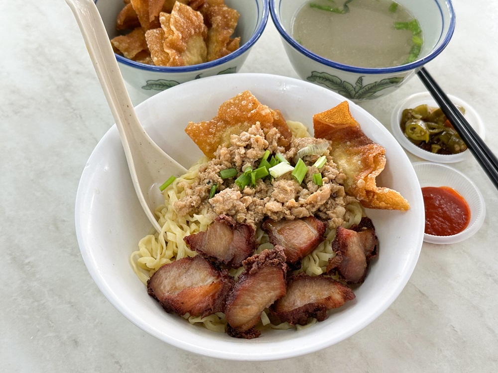 You can also find their sister stall that offers Hakka noodles with various add-ons like Hakka fried pork. — Picture by Lee Khang Yi