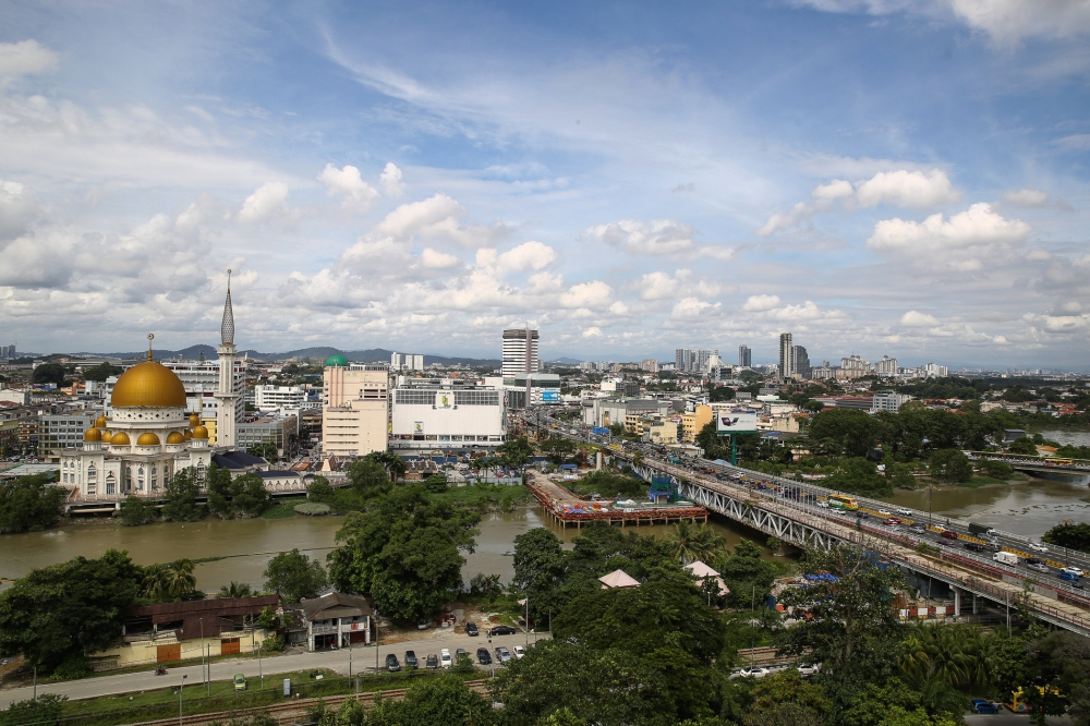 A general view of Klang October 8, 2020. All municipalities in Selangor, including Klang which last revised its rates in 1993, went decades without reassessing their property tax rates. — Picture by Yusof Mat Isa