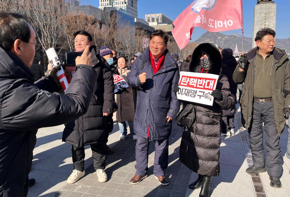 Ko Sung-kook, a conservative commentator who hosts Kosungkook TV on YouTube, meets his fans during a rally to support President Yoon Suk-yeol in Seoul on December 14, 2024. — Reuters pic