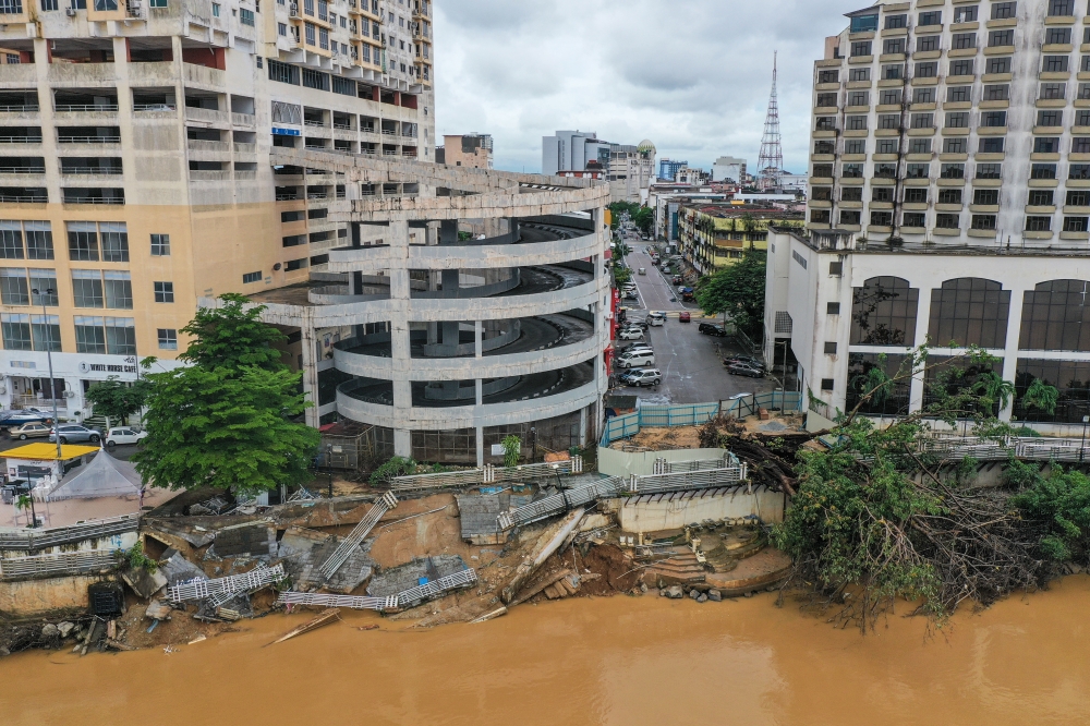 Section as long as Olympic pool collapses along Sungai Kelantan in Kota Baru