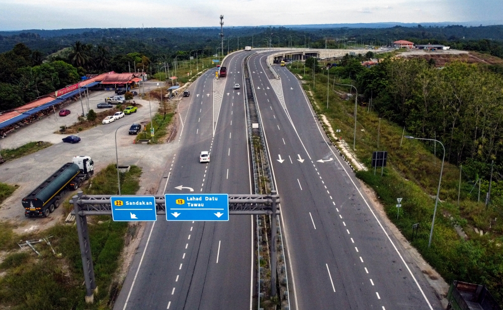 A view of the Pan Borneo Highway at Mile 32 Sandakan to Kinabatangan. — Bernama pic