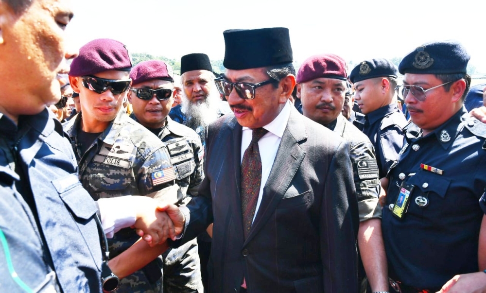 Tun Musa Aman being greeted by well-wishers at Kota Kinabalu International Airport upon arrival. — Picture courtesy of the Sabah Ministry of Science, Technology and Innovation