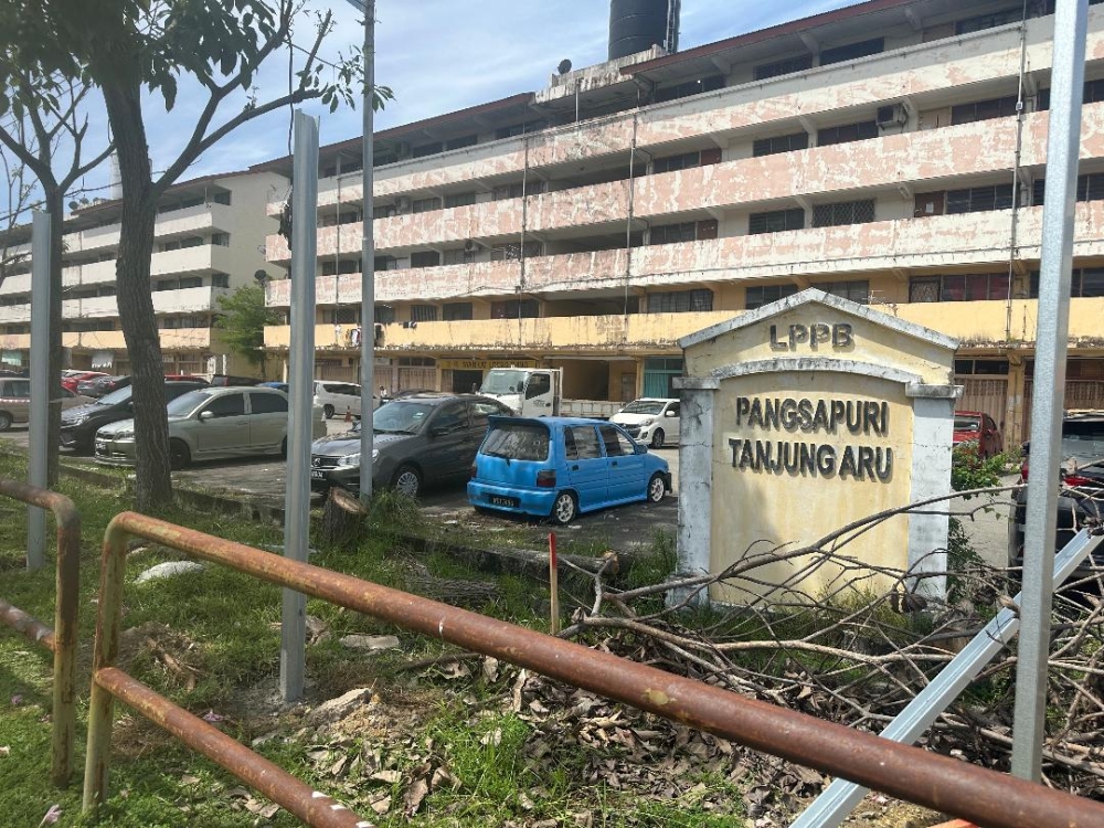 The fence posts put up at the Tanjung Aru low-cost flats. — The Borneo Post pic