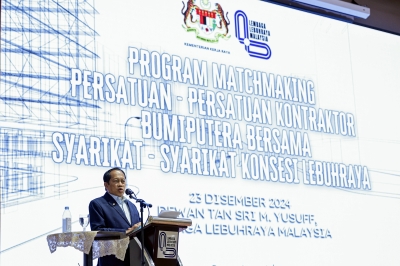 Bumiputera contractors secure RM15.09b in highway projects this year, says Ahmad Maslan